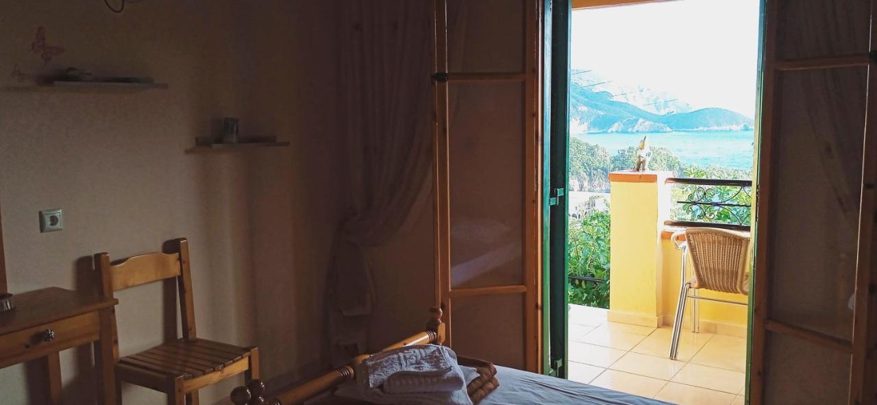 Vassilis Apartments ปาเลโอกัสไตรซา ภายนอก รูปภาพ