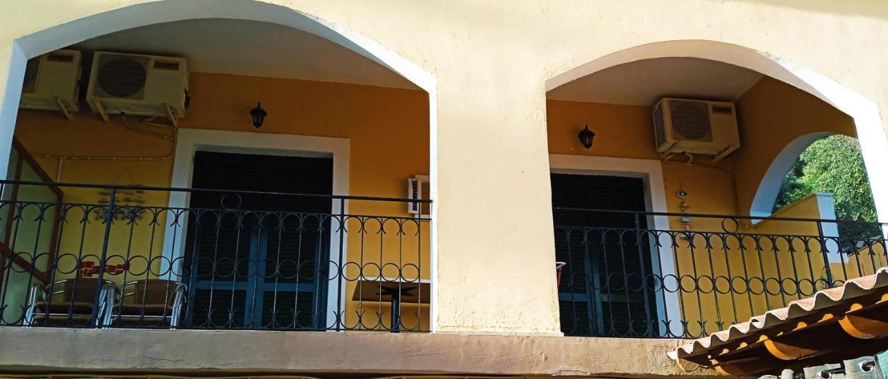 Vassilis Apartments ปาเลโอกัสไตรซา ภายนอก รูปภาพ