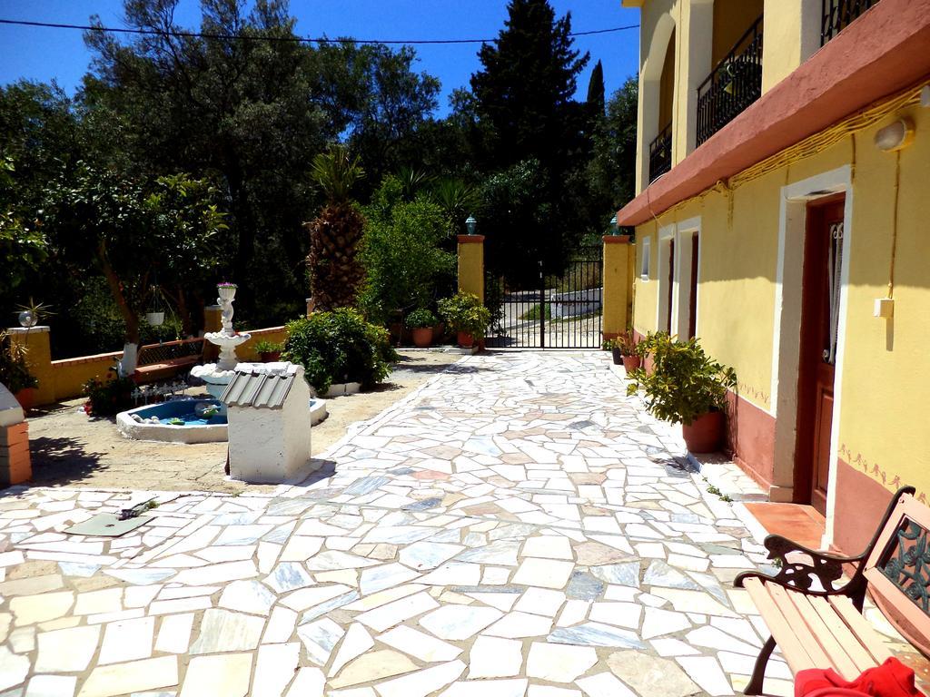 Vassilis Apartments ปาเลโอกัสไตรซา ภายนอก รูปภาพ