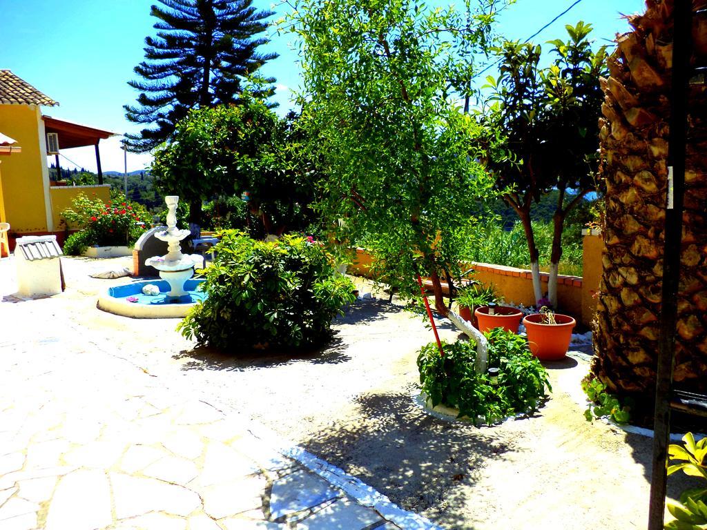 Vassilis Apartments ปาเลโอกัสไตรซา ภายนอก รูปภาพ